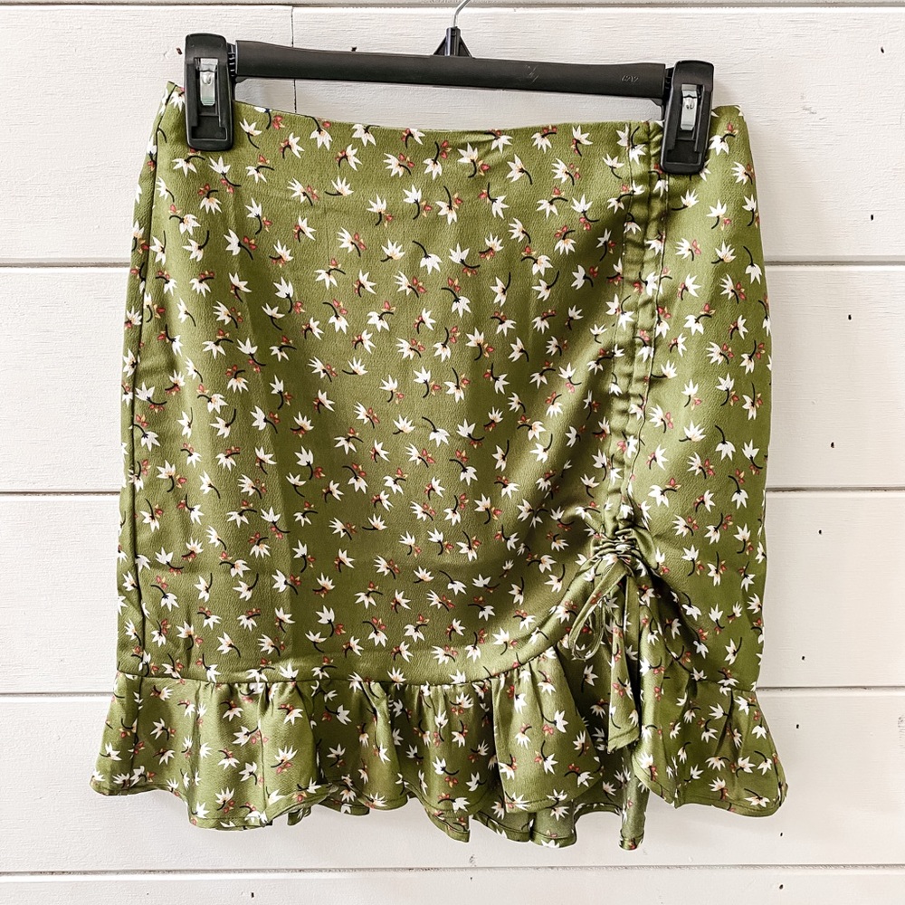 NWT Green floral Lulus skirt